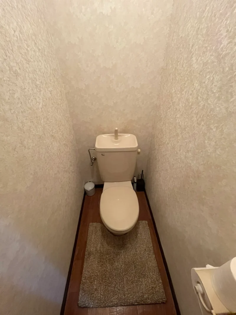 トイレ用洗剤、ブラシをご用意しておりますので長期ご利用の場合の気になる汚れなどもお掃除して頂けます♪オプション不要の滋賀彦根市ウィークリーマンション。