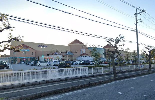 ビバシティ彦根まで車で7分、2.9kｍ。