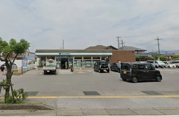 ファミリーマート 彦根開出今店まで徒歩4分、350m。