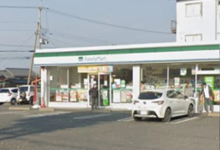 ファミリーマート 彦根小泉店　車で７分