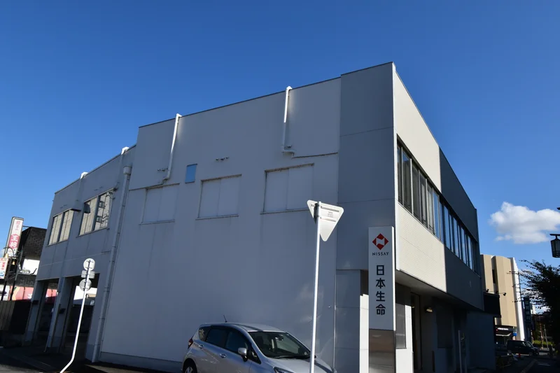 日本生命まで徒歩7分、600ｍ。