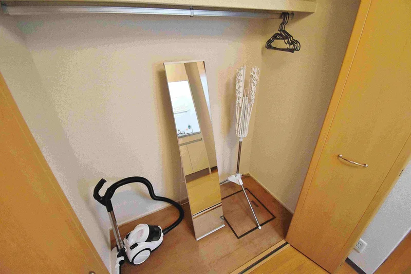 【収納完備】掃除機完備‼収納も広いので、滋賀長浜市滞在中のウィークリーマンション生活も快適自在に過ごせますね♪