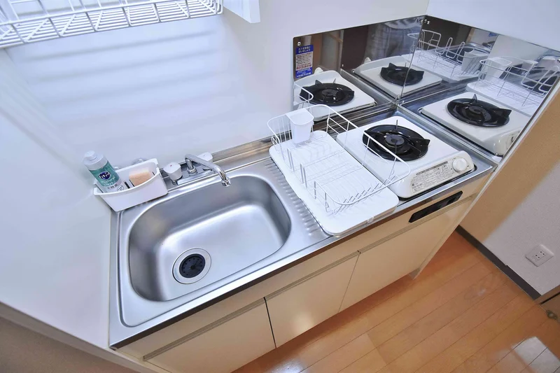 【キッチン画像】滋賀長浜市ウィークリーマンション♪冷蔵庫、電子レンジ、炊飯器、ケトル、調理器具や食器類もご用意しております(^^♪