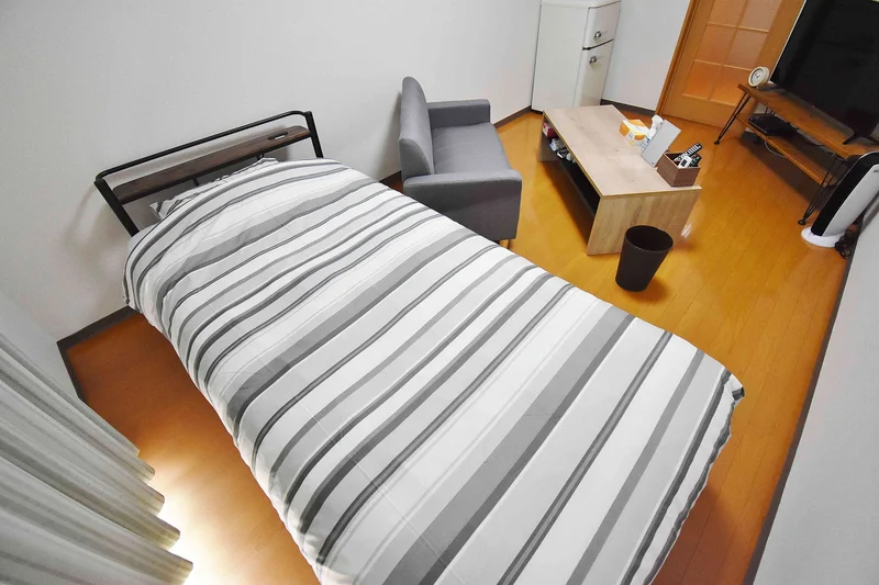 【室内画像】滋賀長浜市ウィークリーマンションのお部屋です♪お部屋のクロスがとてもオシャレです(^^♪研修などのご利用にも最適です★