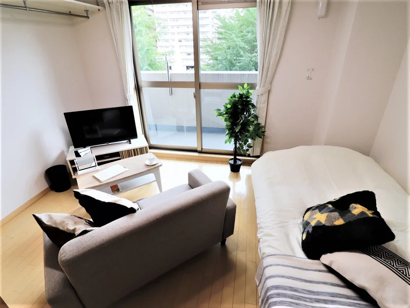 テレビやDVDプレイヤーがありますので、DVDを借りてみることも可能！　リネン類も取り揃えてあります。　毎日洗濯できて清潔に♪