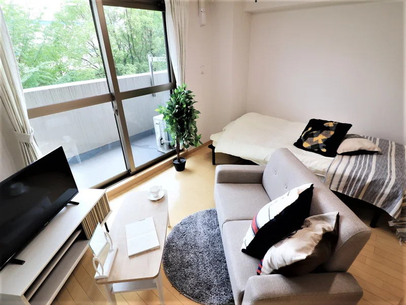 ソファ付きで、洋室広々な空間で　TVモニターホンもある　防犯性も兼ね備えるお部屋になります♪　