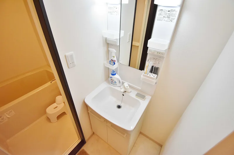 嬉しい独立洗面台付き♪大きな鏡で身支度!(^^)!急がしい朝もバタバタしません♪