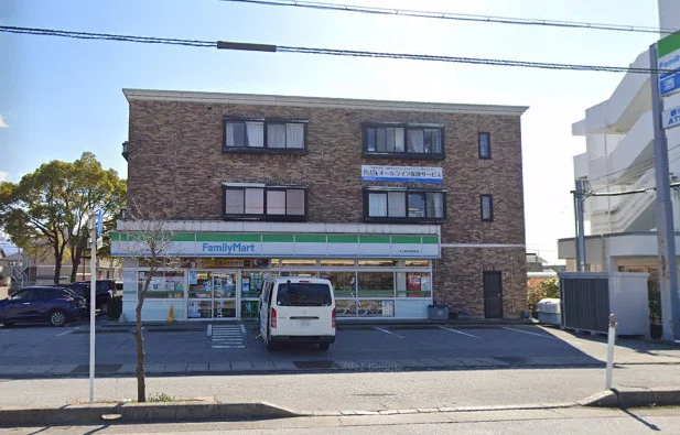 ファミリーマート 長浜大戌亥町店まで徒歩29分、2.3kｍ