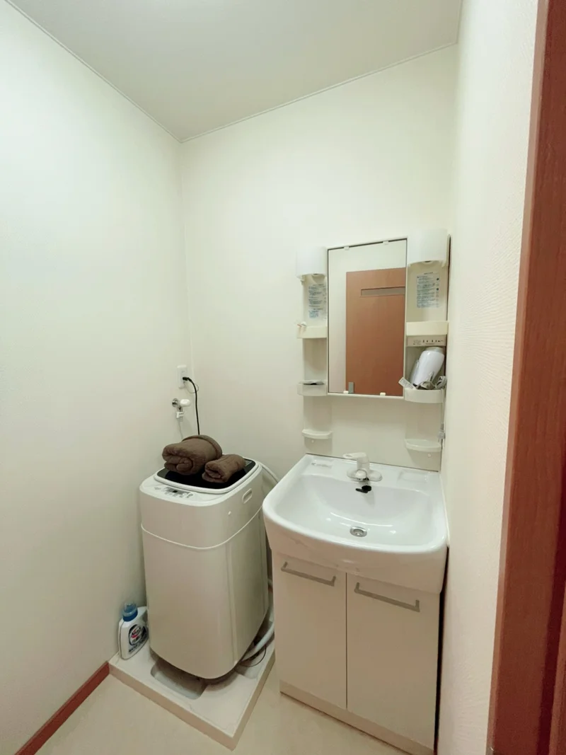 【設備画像】洗濯機や、洗濯用洗剤もご用意しております♪うれしい独立洗面台付き◎！滋賀県長浜市ウィークリーマンションの標準設備となります。