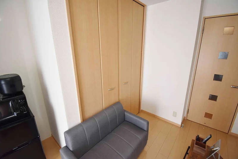 【収納完備】掃除機完備‼収納も広いので、滋賀県愛知郡滞在中のウィークリーマンション生活も快適自在に過ごせますね♪