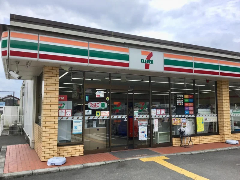 セブン-イレブン 彦根大堀町店まで車で8分。