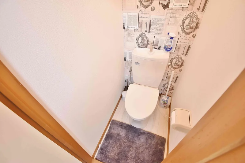 トイレにもトイレ用洗剤とトイレ用ブラシをご用意しておりますので長期ご利用の場合の気になる汚れなどもお掃除して頂けます＾＾