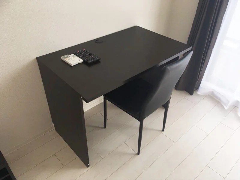 写真はお部屋のイメージです。ラグなどの室内装飾はございません。