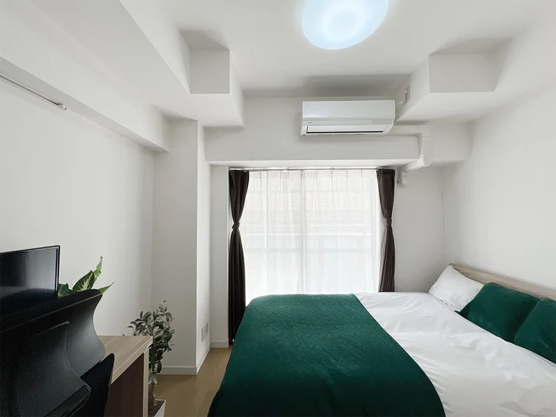 写真はお部屋のイメージです。ラグなどの室内装飾はございません。