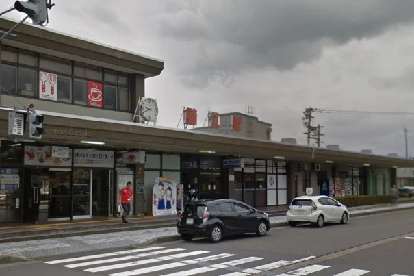 JR鯖江駅まで車で7分、2.7kｍ。