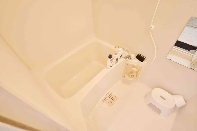 シャンプーやリンス、ボディソープ、バスマジックリンも完備です☆掃除用のスポンジもご用意しております