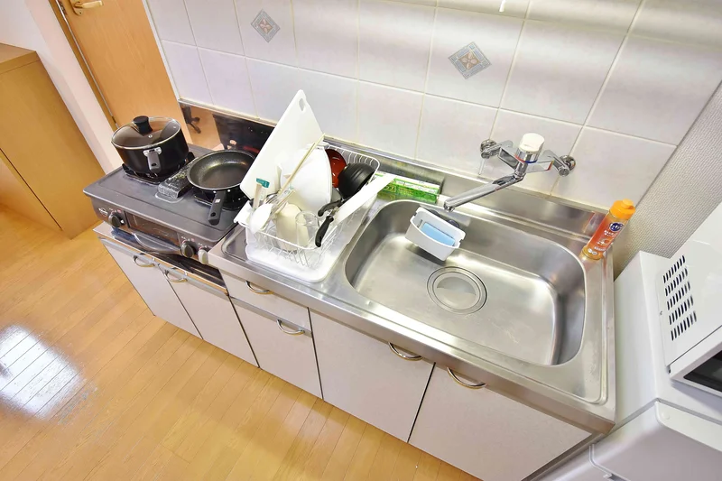 お箸、お鍋、包丁、お皿、ボウル、お玉、食器用洗剤、簡単な調理器具は各種取り揃えています♪