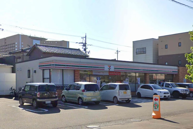 セブン-イレブン 福井志比口店まで徒歩10分、800ｍ。