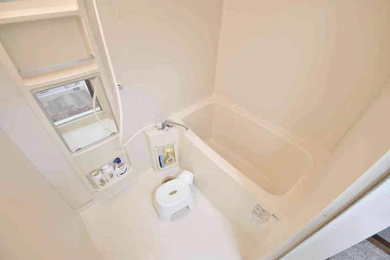 シャンプーやリンス、ボディソープ、バスマジックリンも完備です☆掃除用のスポンジもご用意しております