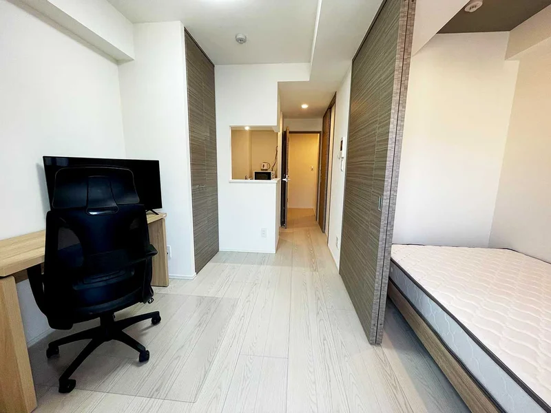 写真はお部屋のイメージです。ラグなどの室内装飾はございません。