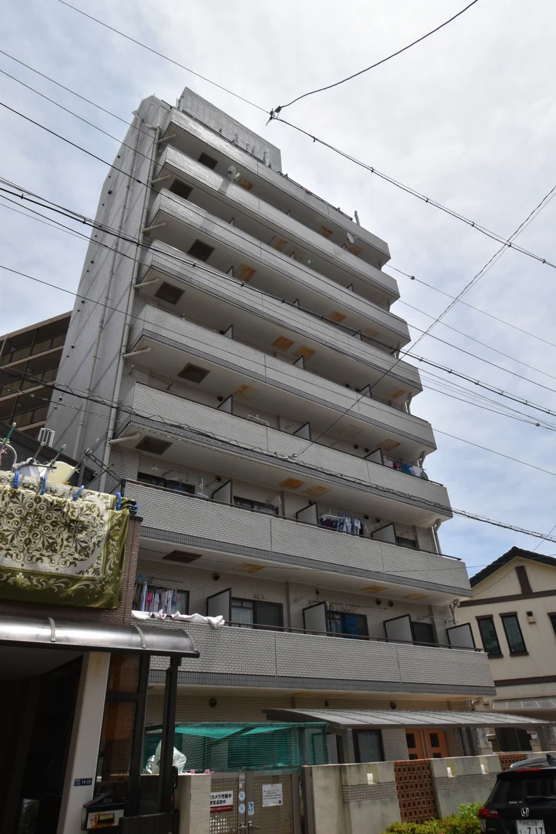 高層マンションで　賃貸の中では高級なエントランスに防犯カメラやオートロック付など女性にも嬉しい設備が完備！