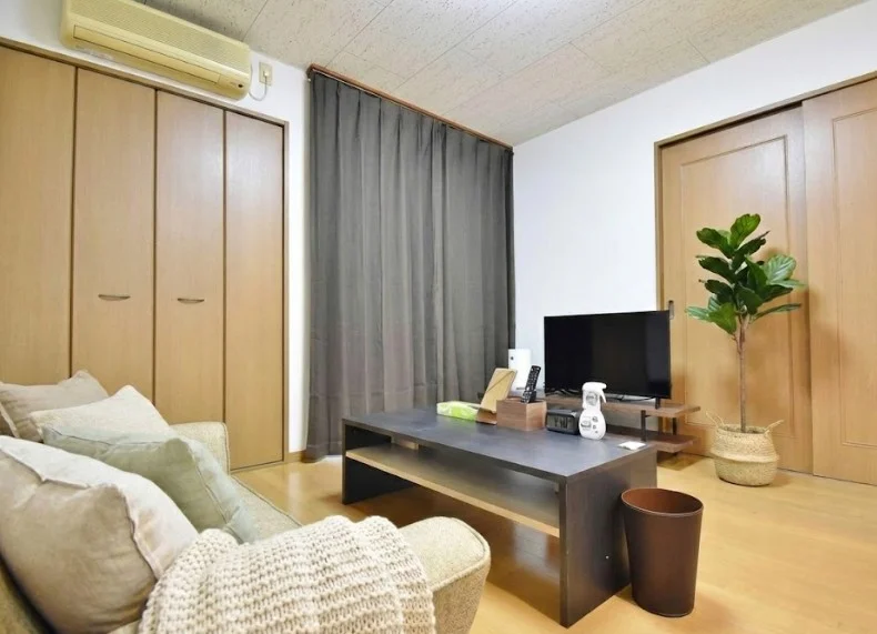 【室内画像】「鞄1つで来ても生活できる」がモットーの福井市ウィークリーマンションです。長期割引可能な福井市マンスリーマンションプランもあります♪※植木と装飾は写真用です。