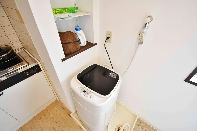 洗濯機は室内に設置しております♪洗濯用洗剤もご用意しておりますのでご入居してすぐにご利用が可能です(^^♪タオル1式分もご用意しております☆彡