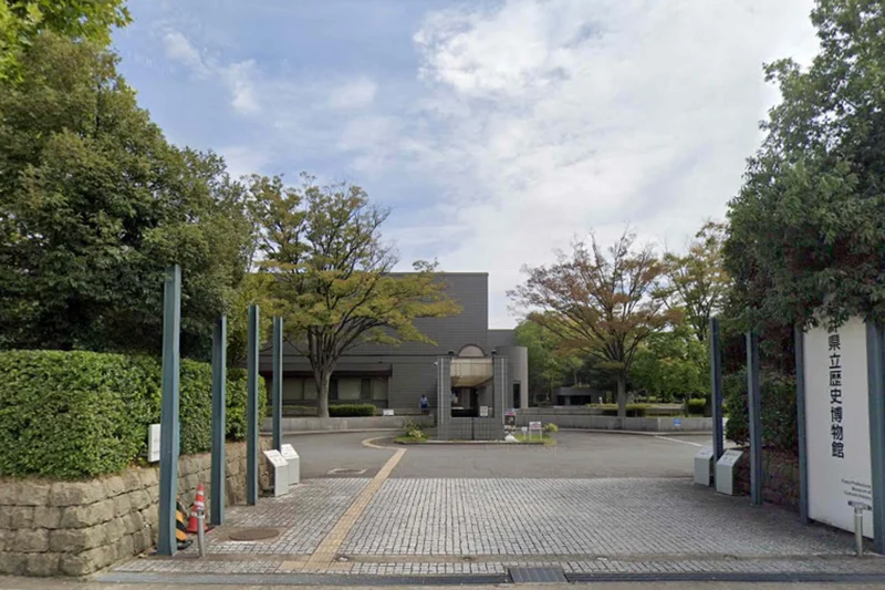 福井県立歴史博物館まで車で8分、2.7kｍ。