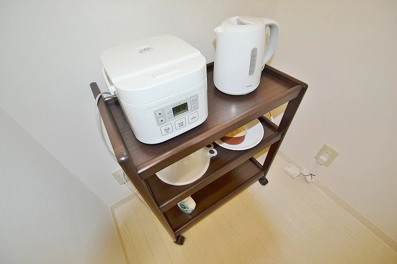 食器棚もご用意しております！ケトルや炊飯器もこんなに広々と置けちゃうのはキッチンも広い証拠ですよね(*’ω’*)