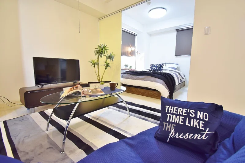 室内は、高級感あるお部屋となっており、岡山市初の高級ウィークリーマンション・マンスリーマンションです。料金も非常にリーズナブルとなっており、人気の物件となっているので、お早めにご予約下さい。