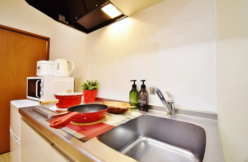 キッチン画像。自炊できるのがウィークリーマンションの強みですね☺岡山ウィークリーマンションでは調理器具完備★