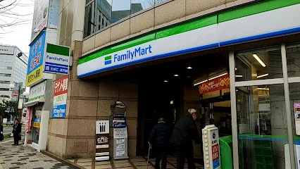 ファミリーマート 高見馬場店まで徒歩7分、550m