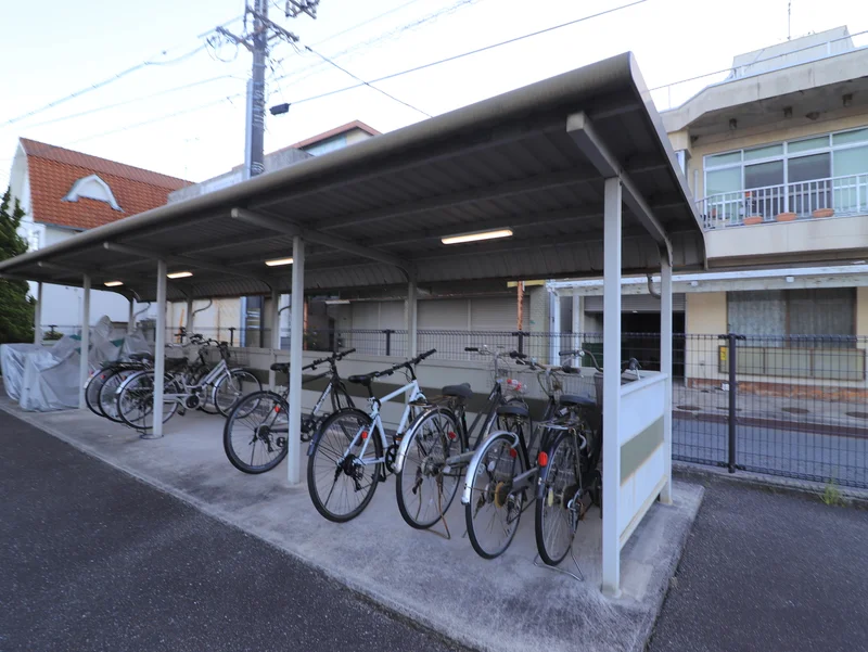 駐輪場あり！　近場へのちょっとしたお出かけや　出勤の際にも便利です。