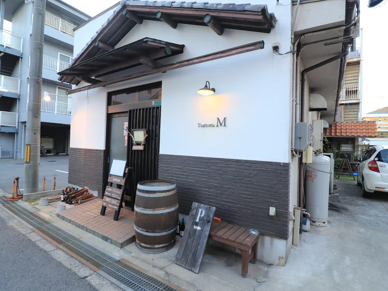 トラットリアエムまで徒歩５分