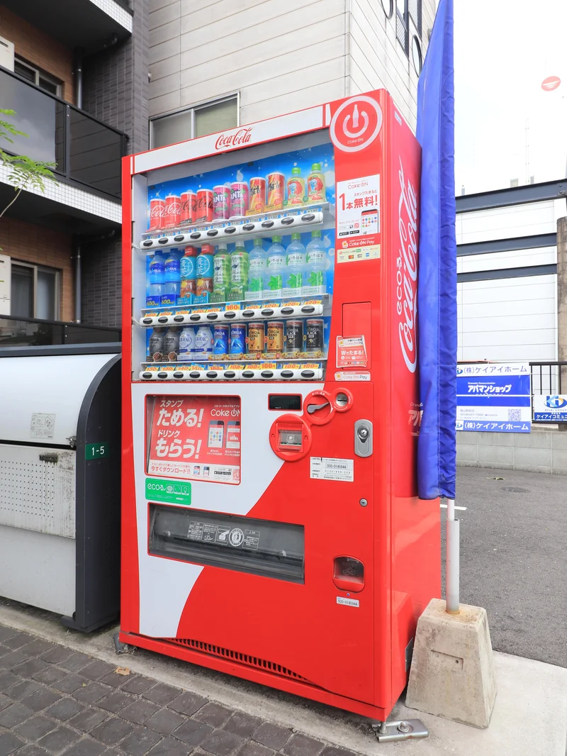 自動販売機あり　コンビニに行かずに飲み物が手購入できて便利！