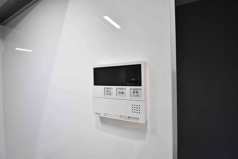 温度調節機能も完備、お湯張りも簡単に出来ます♪また、スポンジ・浴槽用洗剤も完備で岐阜市エリアで長期利用向け。シャンプー・ボディソープ・タオルもご用意しておりますのでお荷物も少なく済みますね★