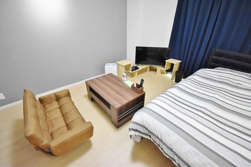 【室内画像】岐阜市ウィークリーマンションのお部屋です♪お部屋のクロスがとてもオシャレです(^^♪研修などのご利用にも最適です★