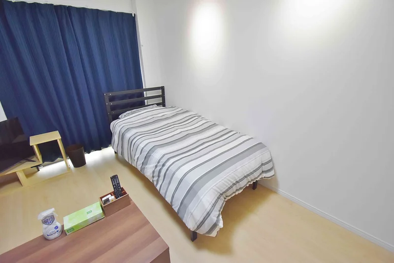 【室内画像】岐阜市ウィークリーマンションのお部屋です♪お部屋のクロスがとてもオシャレです(^^♪研修などのご利用にも最適です★