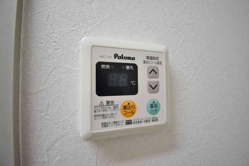 温度調節機能も完備、お湯張りも簡単に出来ます♪また、スポンジ・浴槽用洗剤も完備で岐阜県本巣市エリアで長期利用向け。シャンプー・ボディソープ・タオルもご用意しておりますのでお荷物も少なく済みますね★