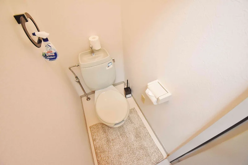 トイレ用洗剤、ブラシをご用意しておりますので長期ご利用の場合の気になる汚れなどもお掃除して頂けます♪オプション不要の岐阜県本巣市ウィークリーマンション。