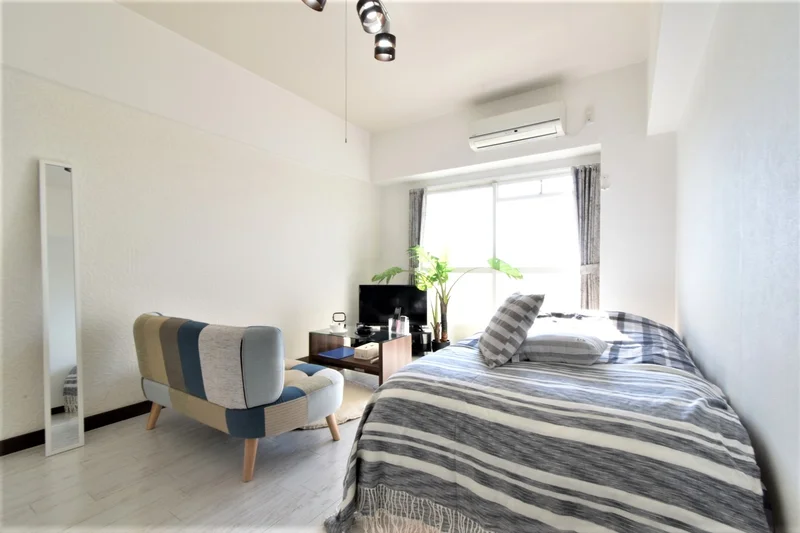 ソファ付きで　お仕事終わりや休日などテレビをみながらゆったりとお過ごし可能！