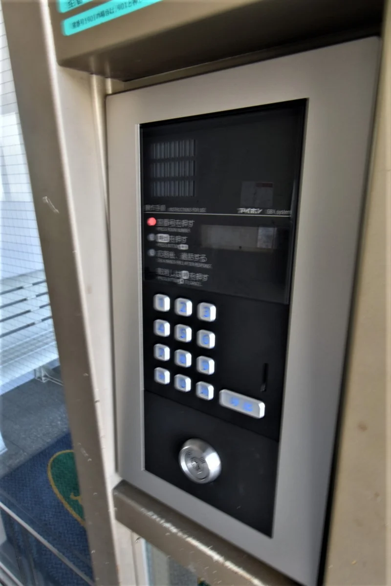 オートロック（日中は自動開閉）