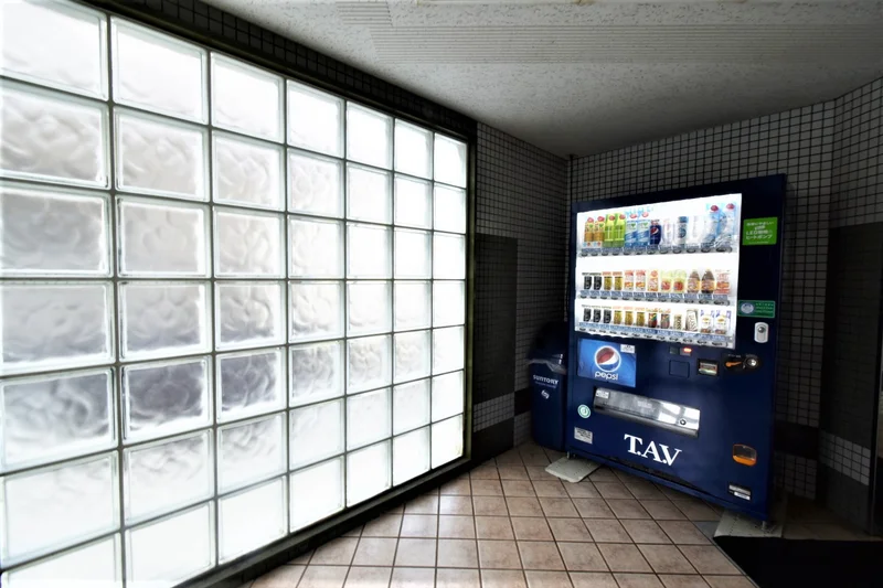 自動販売機あり！　コンビニに行かなくても飲み物が購入できて便利です