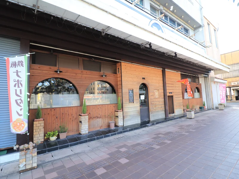 カフェ＆バー　B1