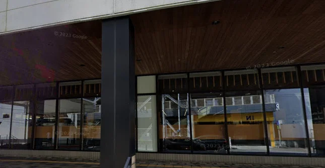 都城市立図書館　徒歩11分