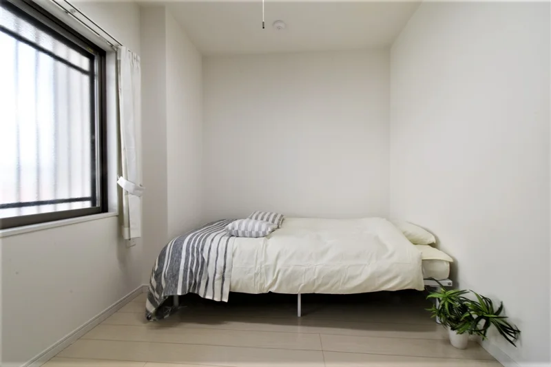 寝室に開口部あり！