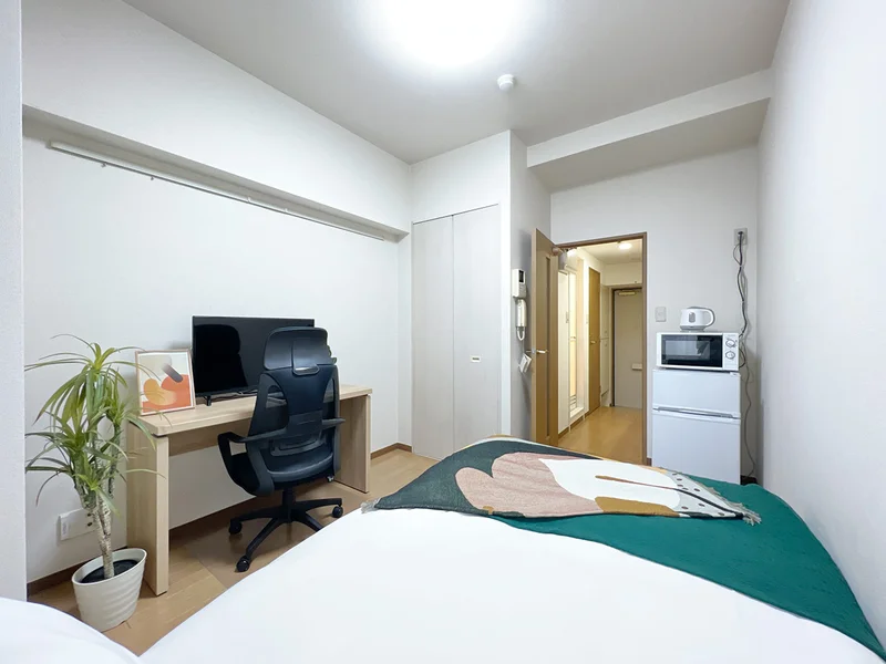写真はお部屋のイメージです。ラグなどの室内装飾はございません。