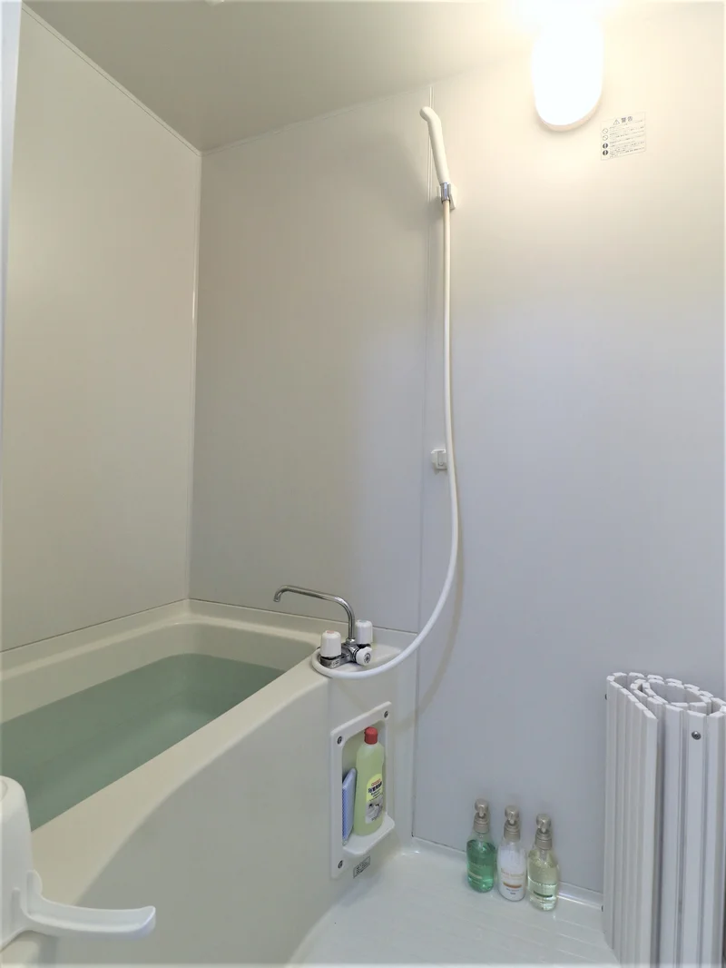 風呂トイレ別　湯船もゆとりがあるので浸かって一日の疲れを落としていただけます。