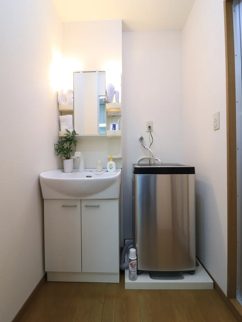 独立洗面台あり　朝支度やお風呂上りに大変便利です！　女性にお勧め！