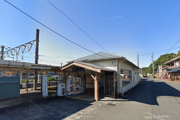 JR加佐登駅まで車で8分、3.2kｍ。